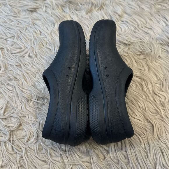 Crocs slip resistant black clogs size 7 men 9 women - Picture 5 of 7
